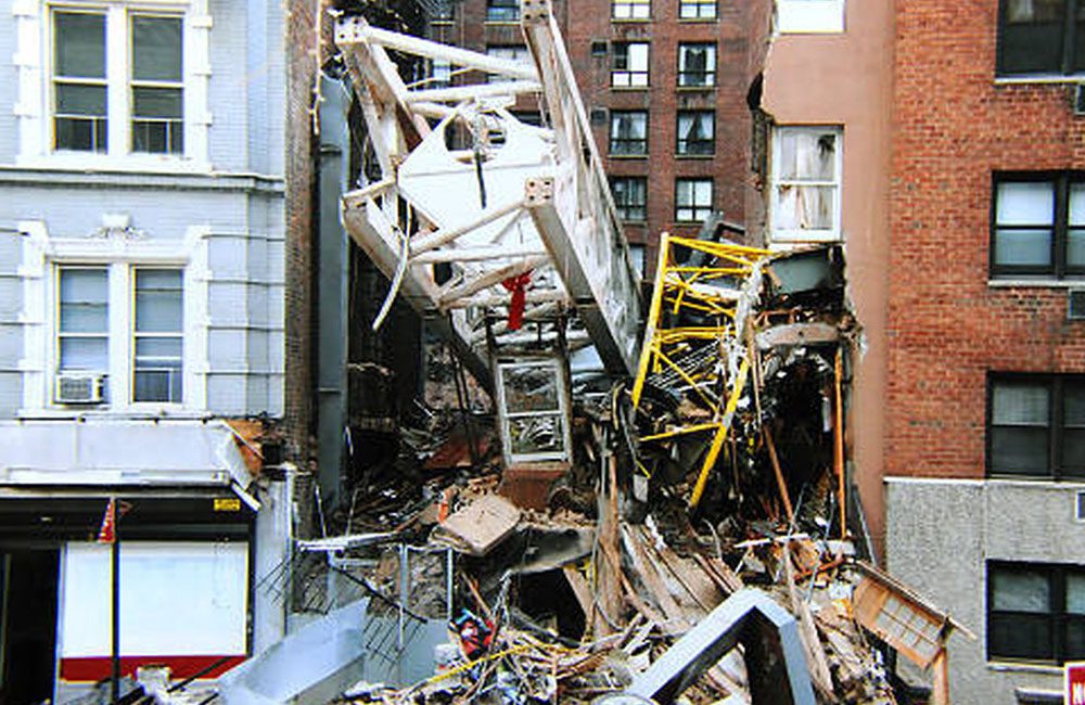 303 East 51st Street Crane Collapse, USA @nydailynews / Pinterest.com