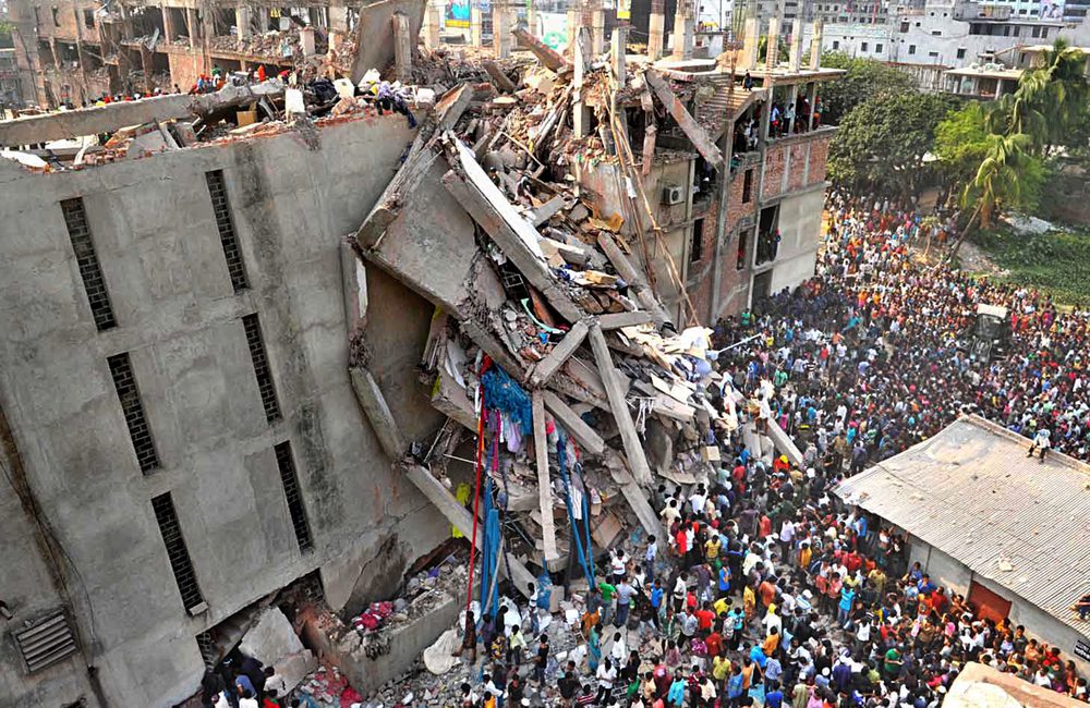 Building Collapse in Bangladesh @Mamunur Rashid / Shutterstock.com