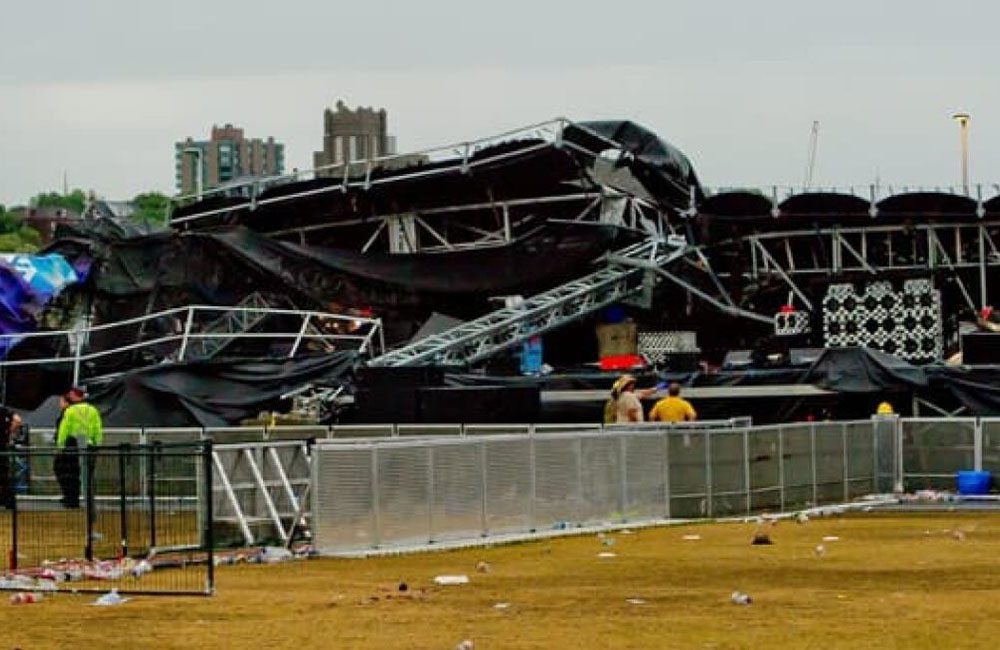 Ottawa Bluesfest Stage Collapse, Canada @mitchlafon / Twitter.com