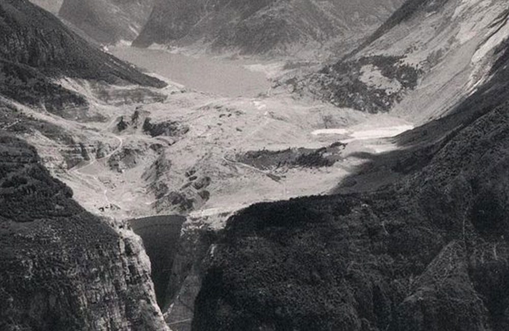 Vajont Dam, Italy @Alicia Lage / Pinterest.com