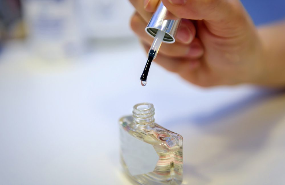 Temporarily Fix Windshield Cracks With Nail Polish ©exebiche / Shutterstock.com