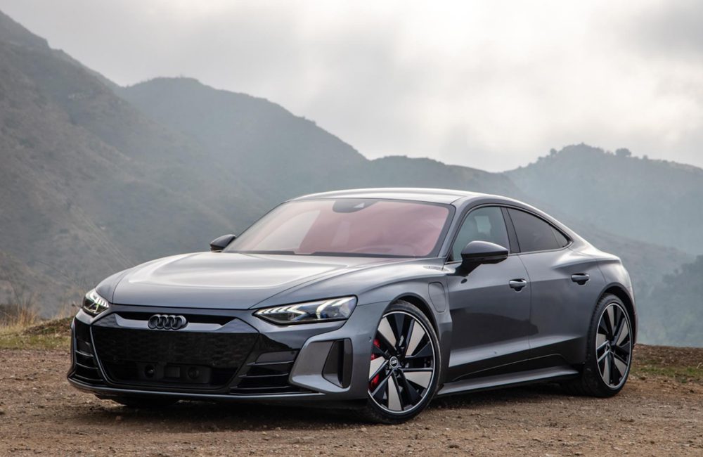 2022 Audi e-tron GT @CARandDRIVER / Twitter.com