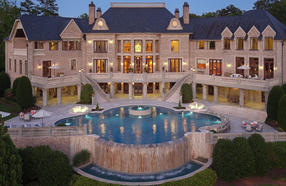 Tyler Perry's Mansion @msadek1988 / Pinterest.com