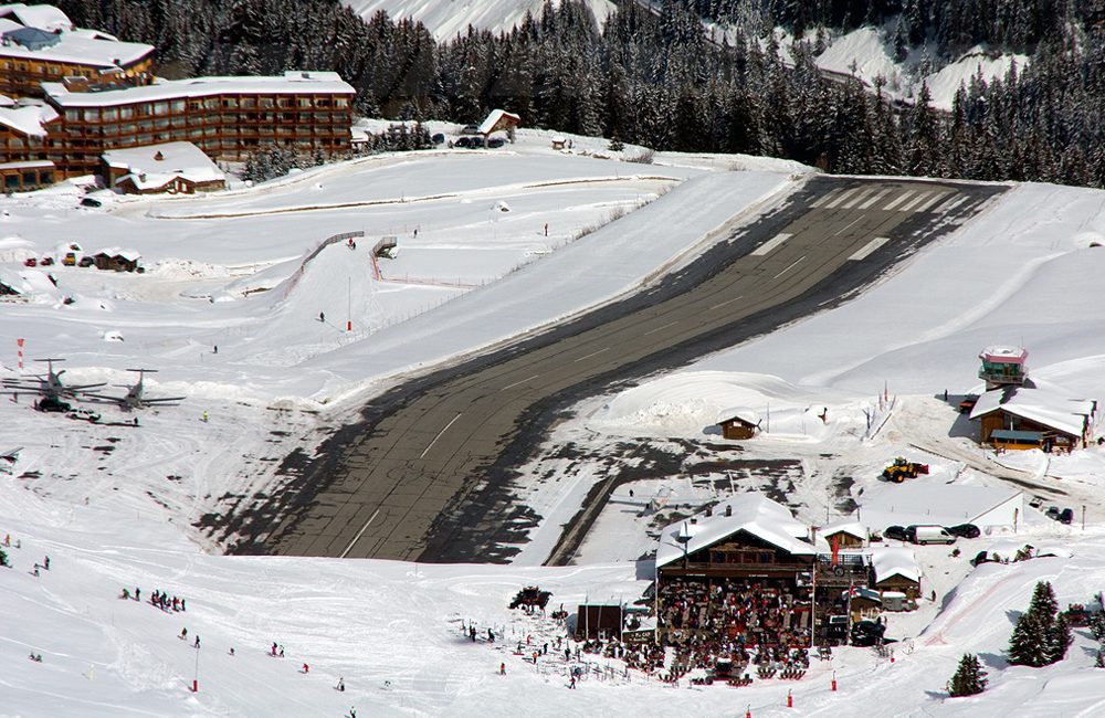 Courchevel Airport - France @beatrizyanes / Pinterest.com