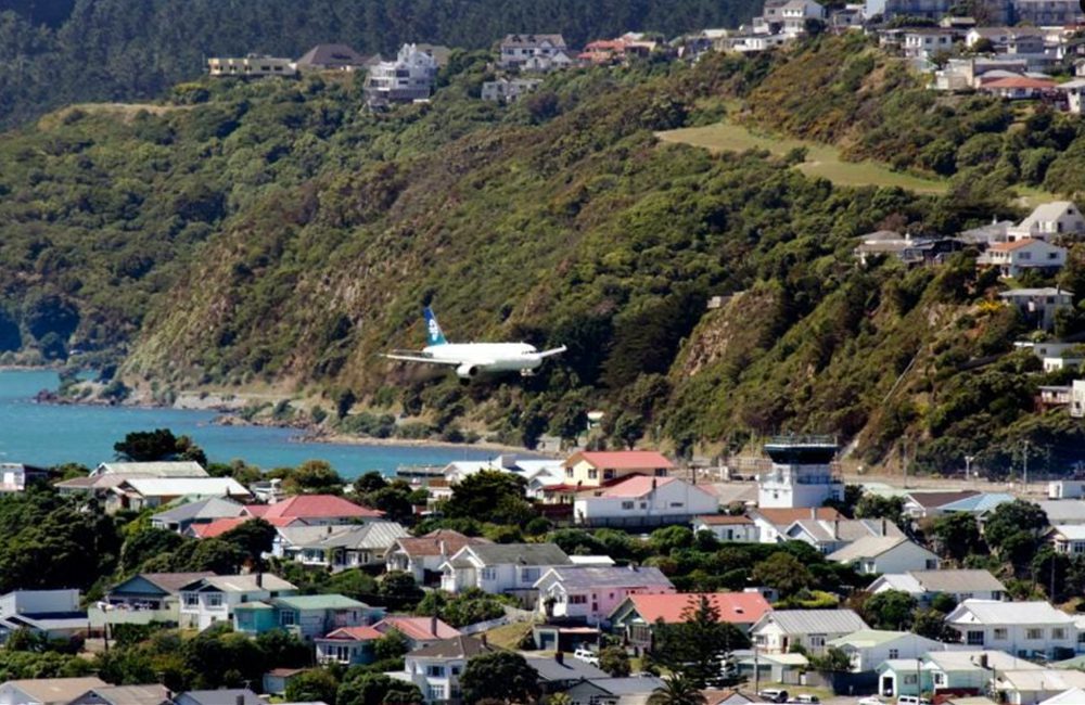 Wellington International Airport - New Zealand © ChameleonsEye / Shutterstock.com