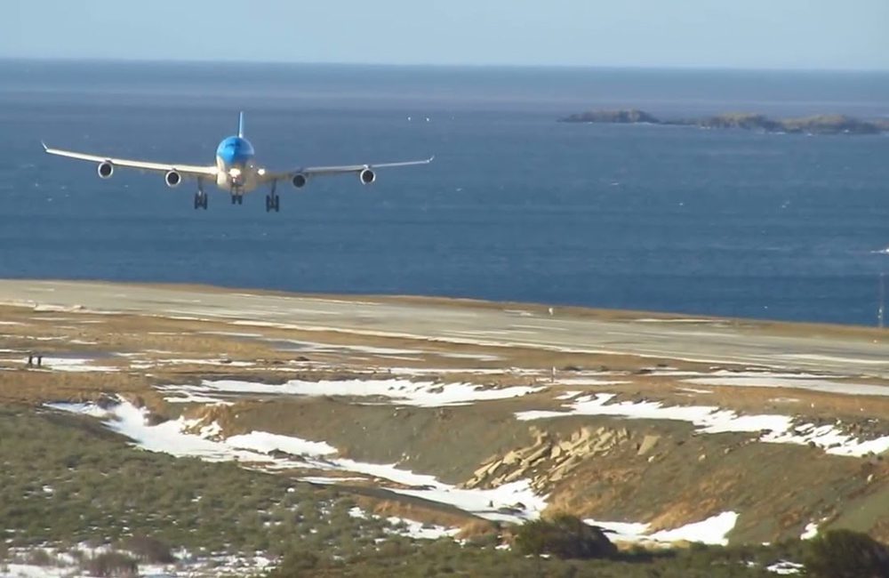 Ushuaia International Airport - Argentina @dolson3724 / Pinterest.com