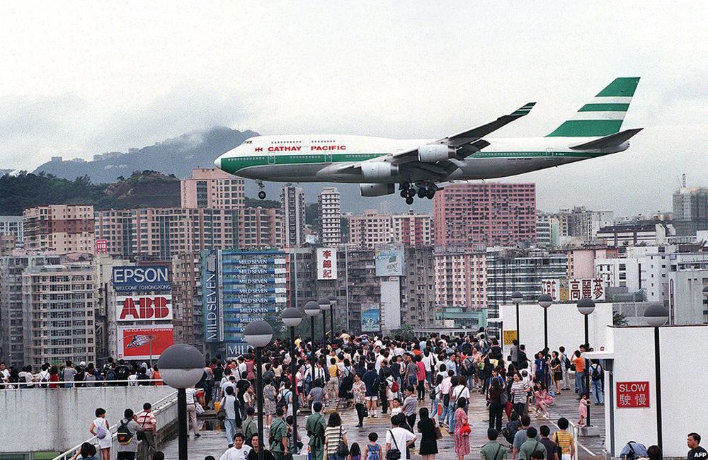 Kai Tak Airport - Hong Kong @paolachagaspere / Pinterest.com