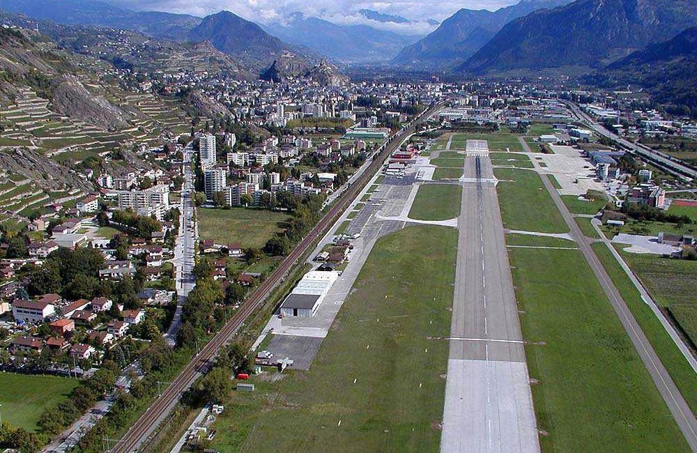 Sion Airport - Switzerland @ella777111 / Pinterest.com