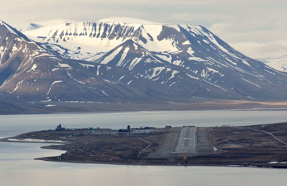 Svalbard Longyear Airport - Norway @uol / Pinterest.com