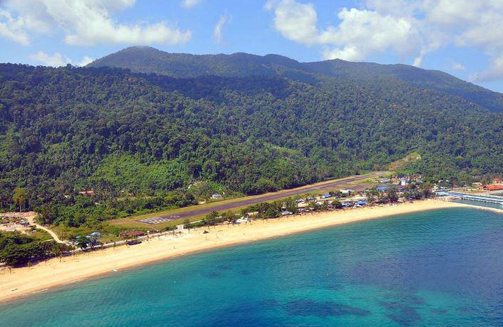 Tioman Airport - Malaysia @minako2593 / Pinterest.com