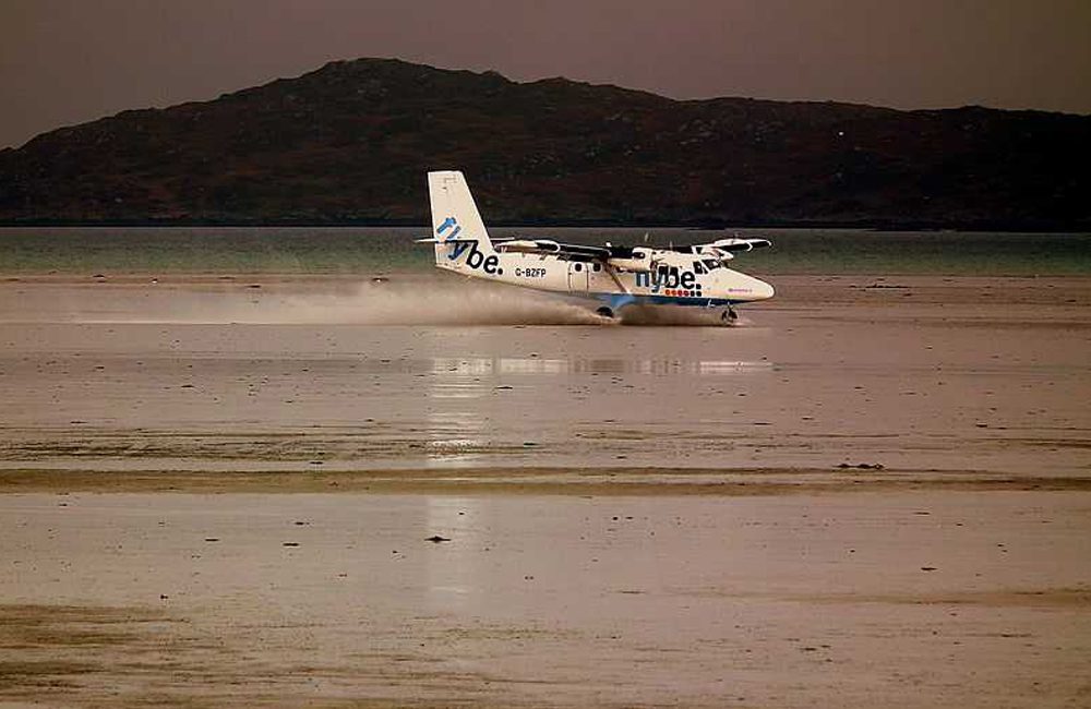 Barra International Airport - Scotland @blancadaisy / Pinterest.com