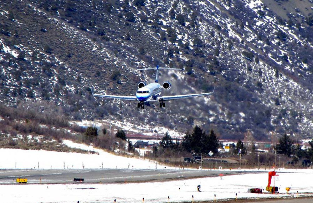 Aspen-Pitkin County Airport - Colorado, USA @airfarewatchdog / Pinterest.com