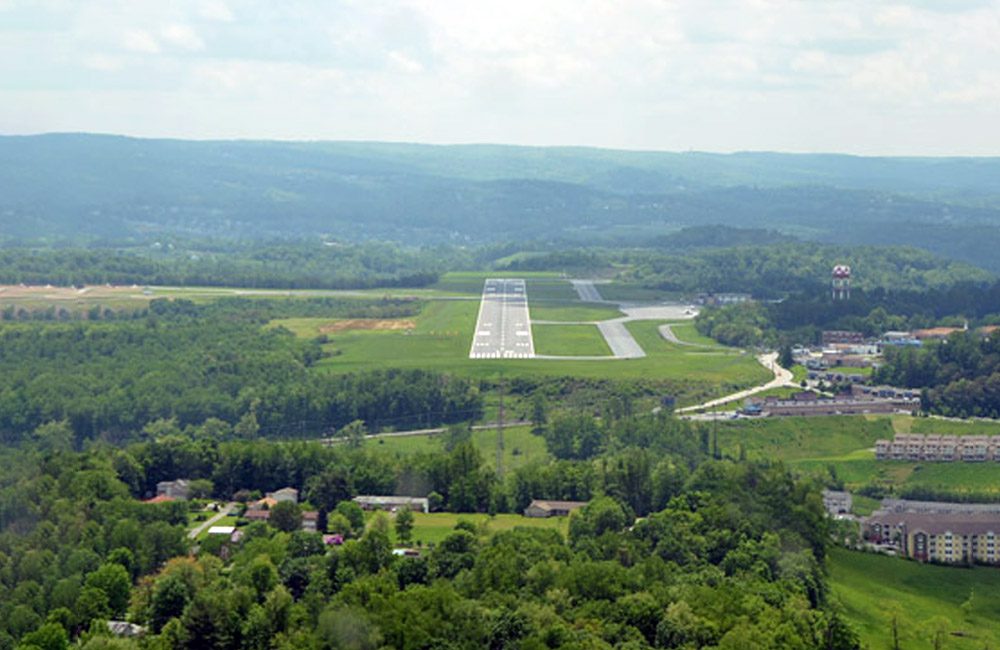 Morgantown Municipal Airport - West Virginia, USA @lerpi54 / Pinterest.com