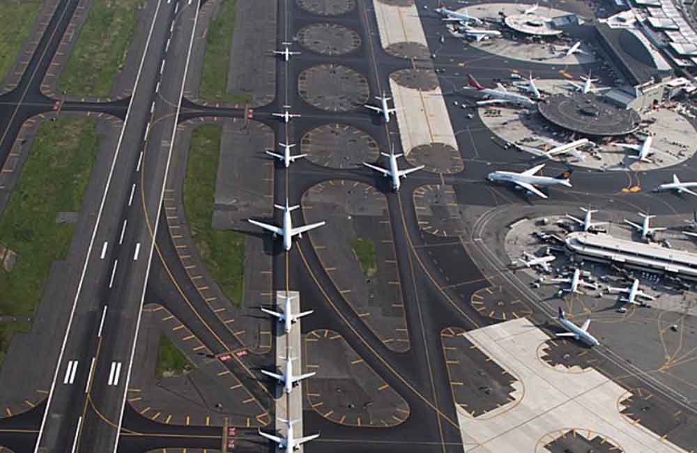 Newark Liberty International Airport, New Jersey, USA @picshoww / Twitter.com