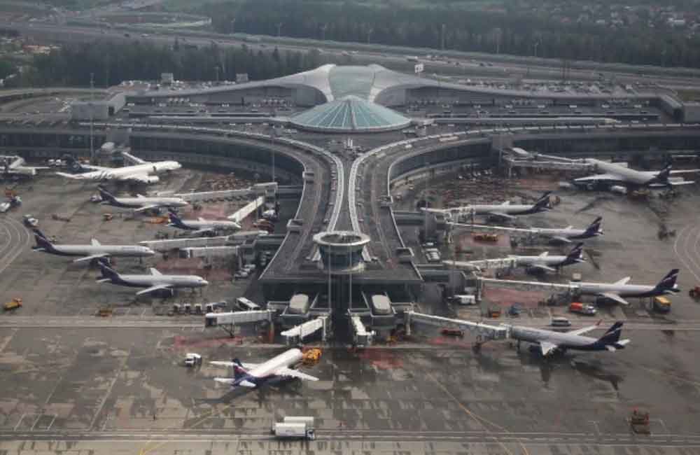 Sheremetyevo International Airport, Russia @thepainterflynn / Twitter.com