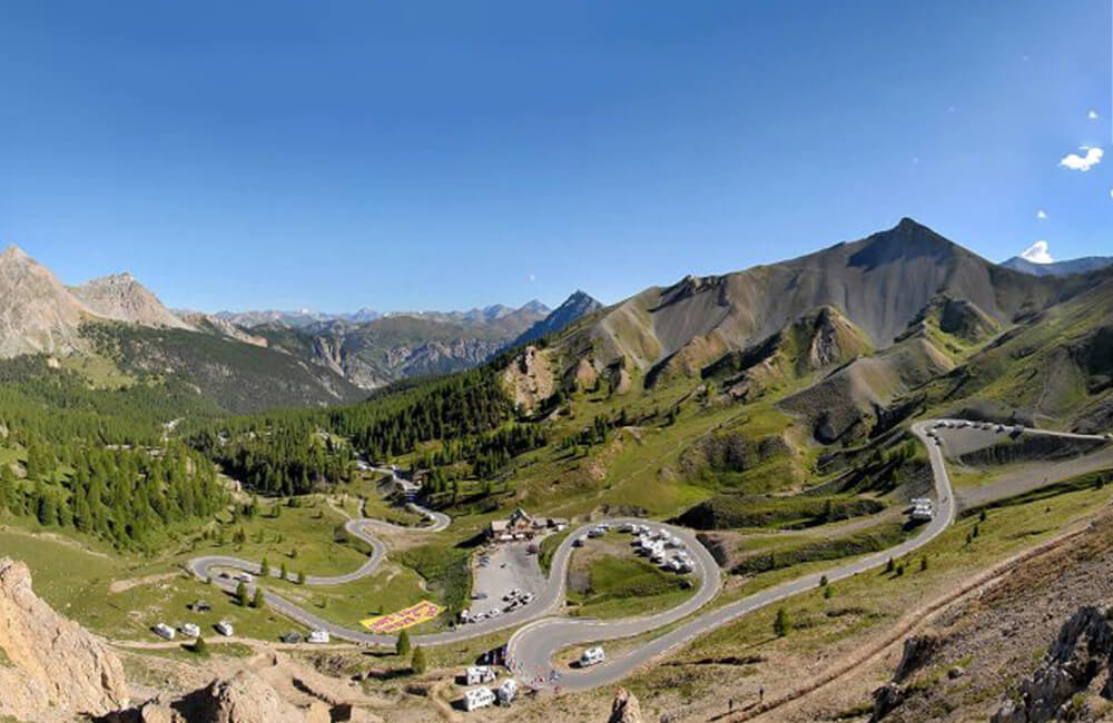 La Route des Grandes Alpes, France @ella777111 / Pinterest.com