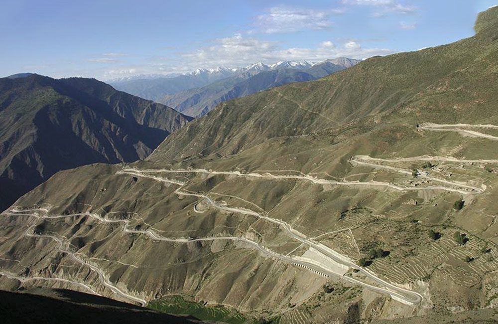 Sichuan-Tibet Highway, China @carltonleisure / Pinterest.com