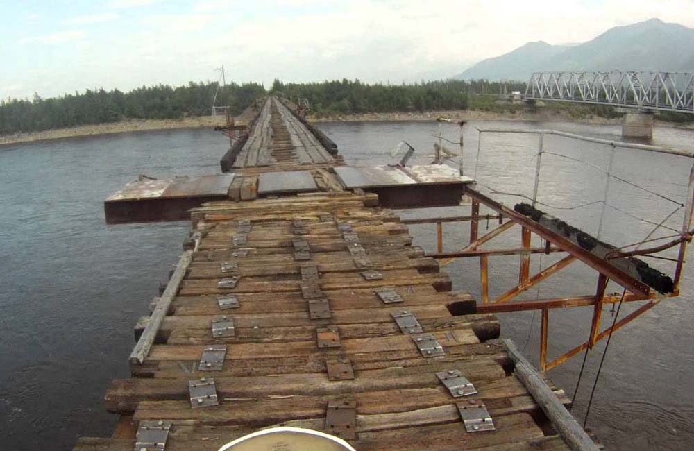 Vitim River Bridge, Siberia @manueleduardor / Pinterest.com