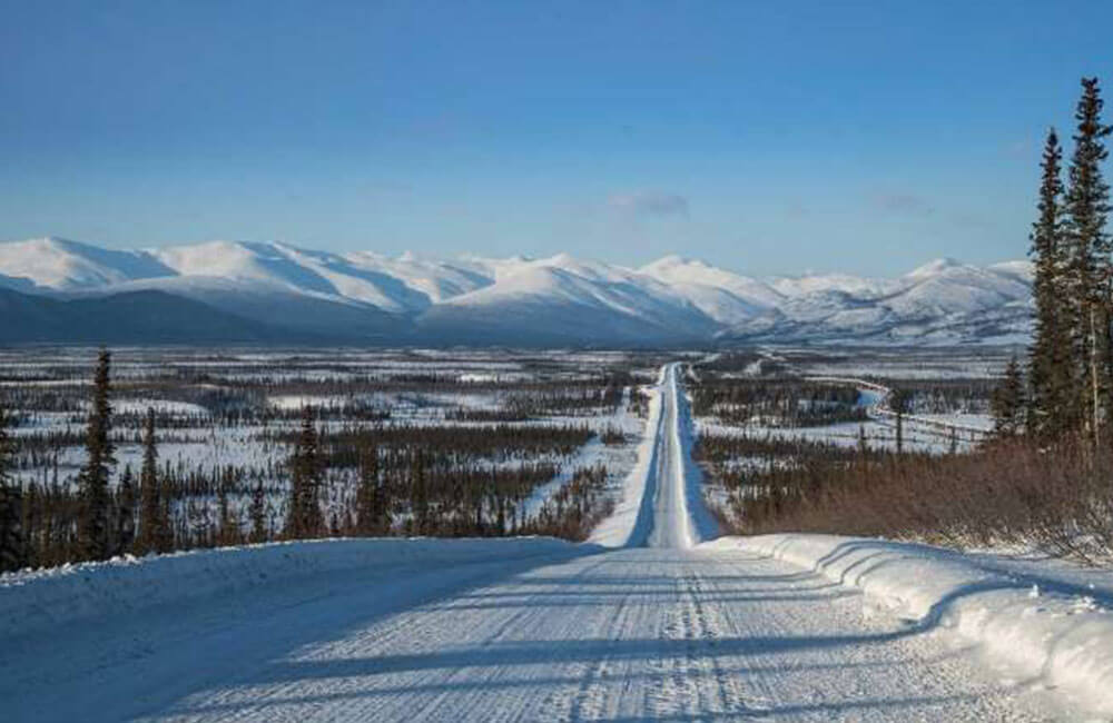 Dalton Highway, Alaska, USA ©FloridaStock / Shutterstock.com