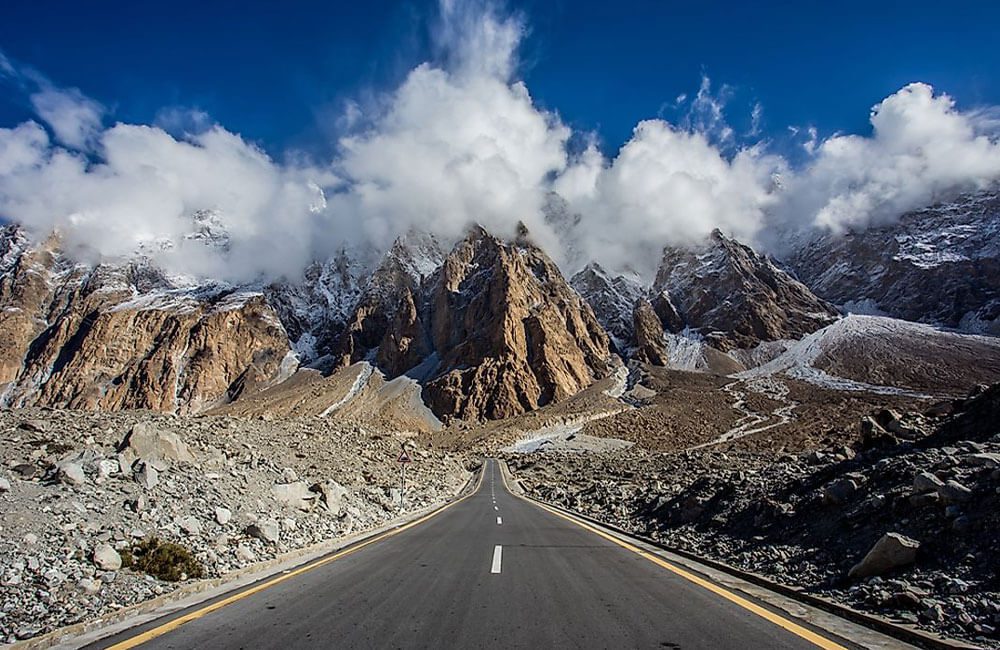 Karakoram Highway, Pakistan ©Pawika Tongtavee / Shutterstock.com