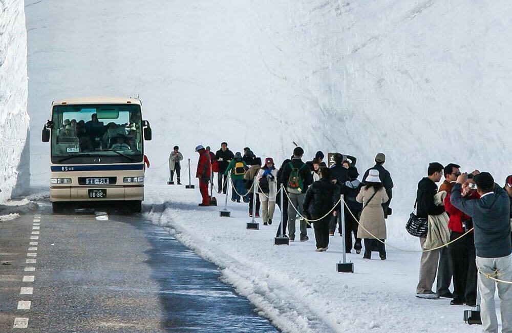 Tateyama Kurobe Alpine Route, Japan @XenorVernix / Pinterest.com