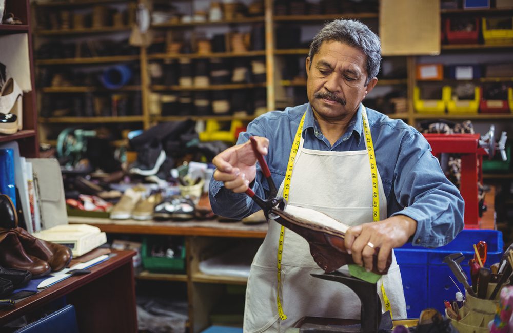 Cobbler Scam ©wavebreakmedia / Shutterstock.com