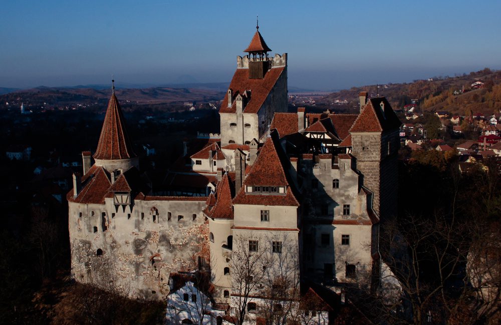 Dracula's Castle @7704088456r / Pinterest.com