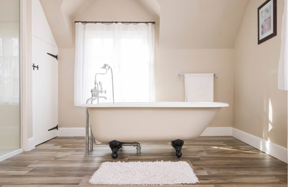 Freestanding Baths ©Paul Maguire / Shutterstock.com