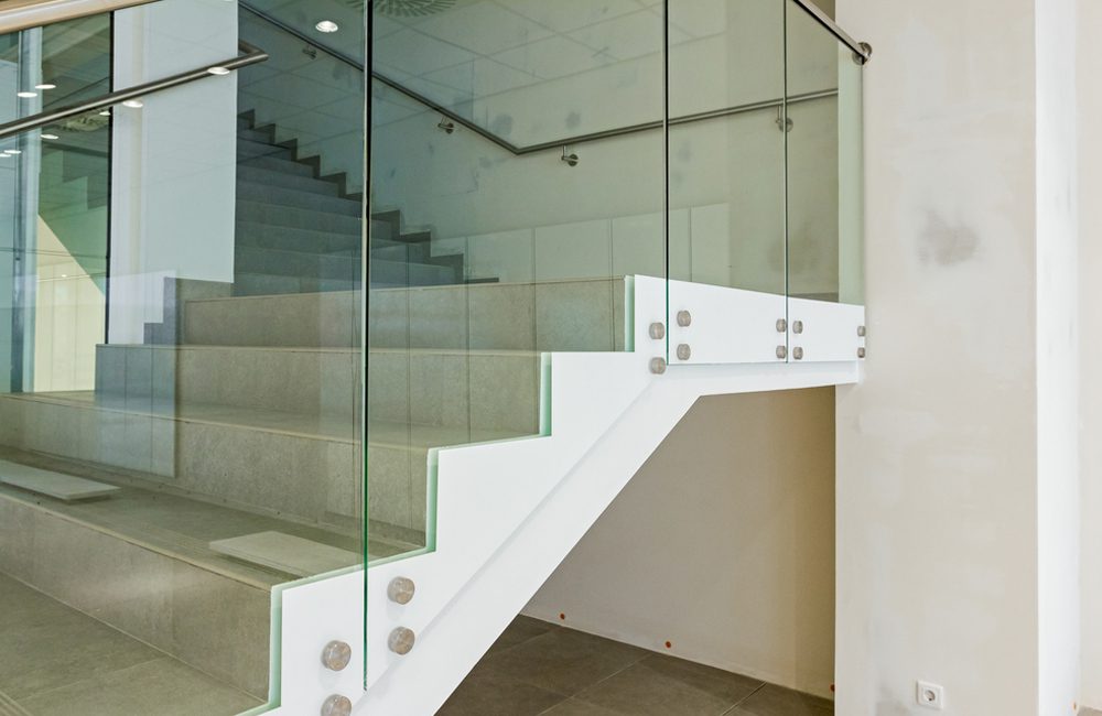 Glass Staircase Railings ©Roman023_photography / Shutterstock.com