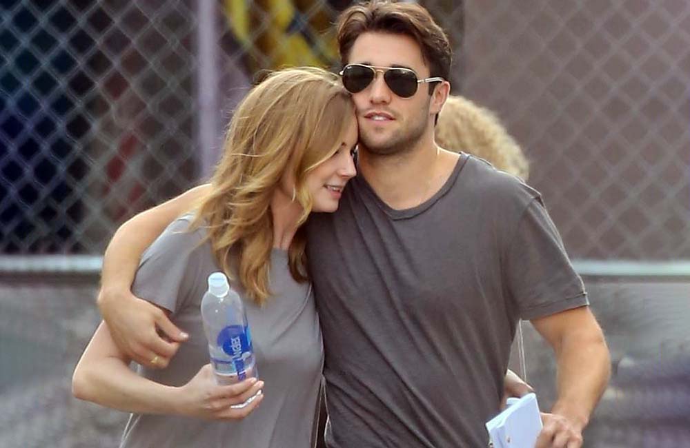 Emily Vancamp and Joshua Bowman @Emily Vancamp and Joshua Bowman / Facebook.com