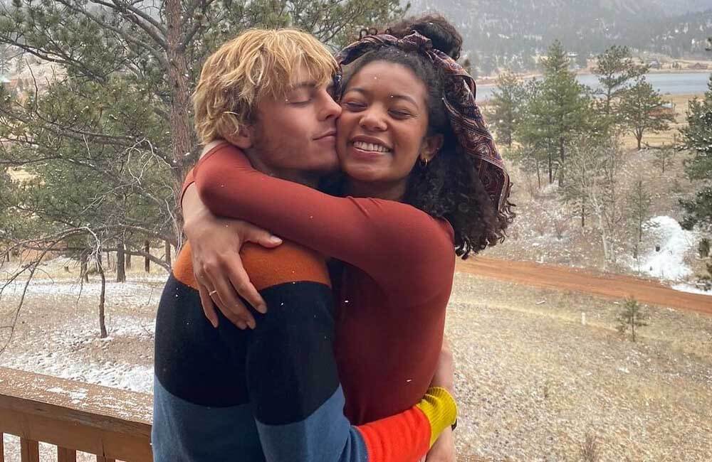 Ross Lynch and Jaz Sinclair @j14magazine / Facebook.com