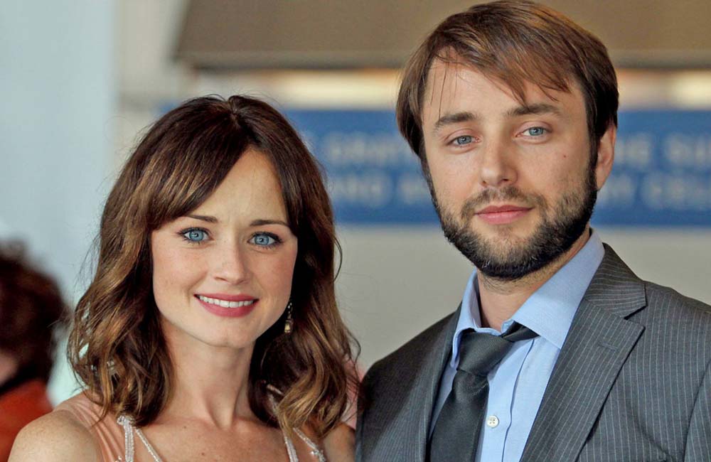 Vincent Kartheiser and Alexis Bledel @GilmoreGirlsofStarsHollow / Facebook.com