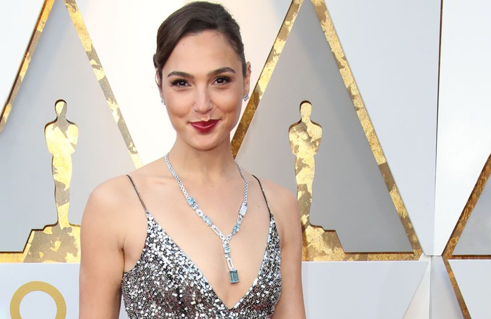 Gal Gadot's Necklace ©Dan MacMedan / Gettyimages.com