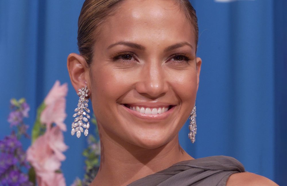 Jennifer Lopez's Leaf Earrings ©Kevin Winter / Gettyimages.com